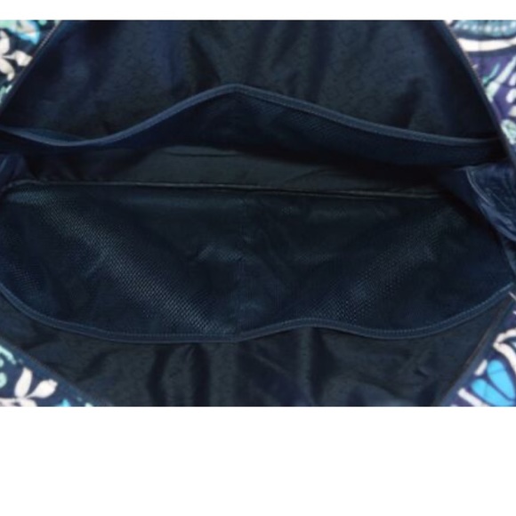 ❗️HOLIDAY SALE - FIRM❗️ NWT Vera Bradley traveler blue island medallion - Picture 5 of 7
